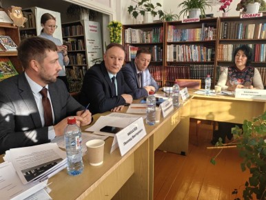 В селе Калга проходит круглый стол по сохранению объектов культурного наследия