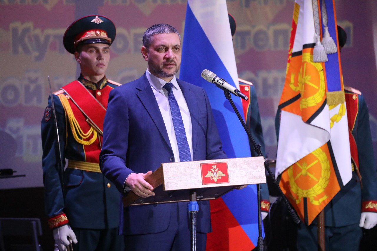 Александр Осипов поздравил военнослужащих Гвардейского Окружного учебного центра ВВО в Забайкалье со 102 годовщиной образования части