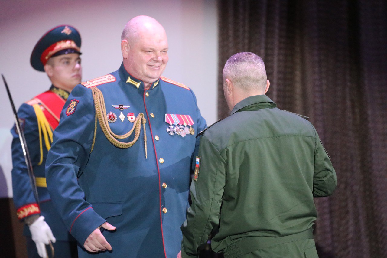 Александр Осипов поздравил военнослужащих Гвардейского Окружного учебного центра ВВО в Забайкалье со 102 годовщиной образования части Александр Осипов поздравил военнослужащих Гвардейского Окружного учебного центра ВВО в Забайкалье со 102 годовщиной образования части