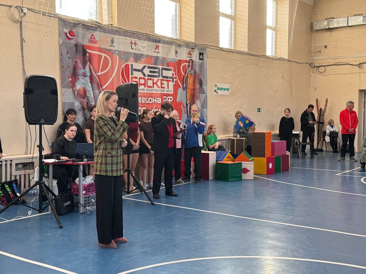 Субботним солнечным днем 22 ноября в зале Забайкальской краевой спортивной школы было много детских хороших эмоций - здесь прошел познавательно-спортивный праздник для детей-инвалидов Черновского района Субботним солнечным днем 22 ноября в зале Забайкальской краевой спортивной школы было много детских хороших эмоций - здесь прошел познавательно-спортивный праздник для детей-инвалидов Черновского района