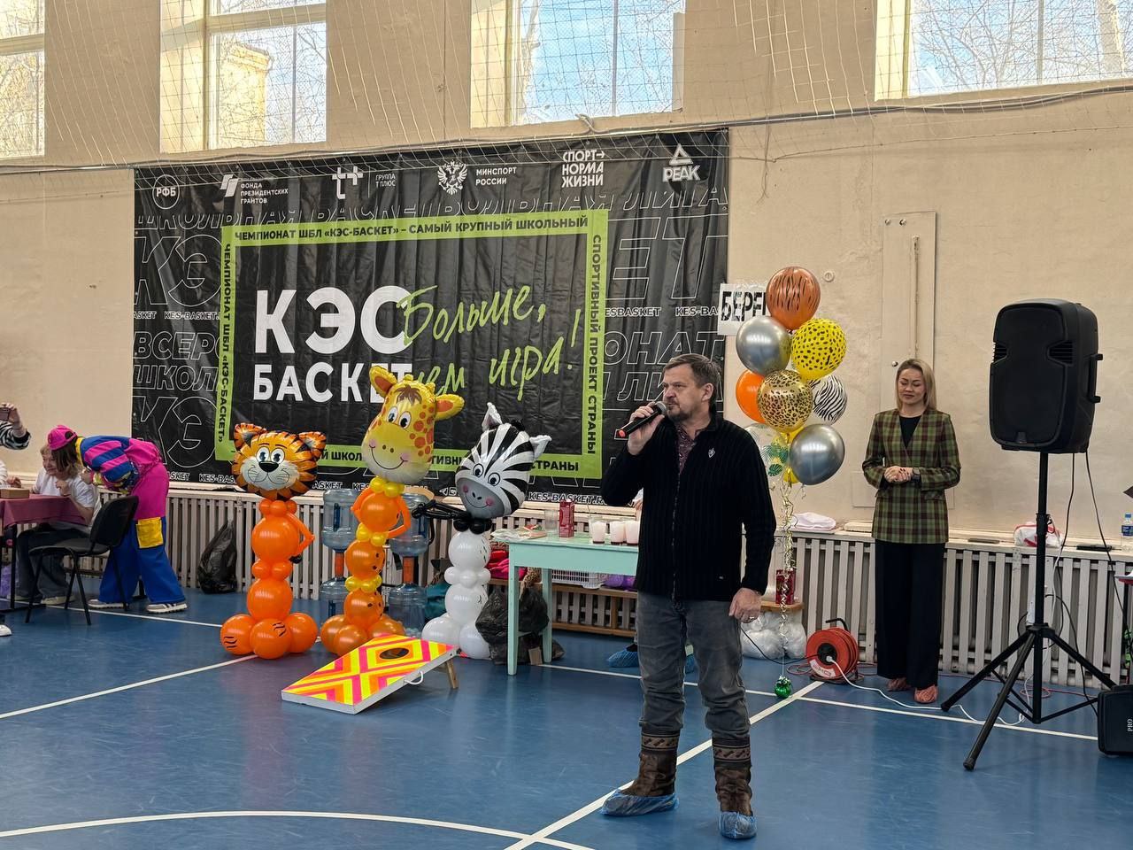 Субботним солнечным днем 22 ноября в зале Забайкальской краевой спортивной школы было много детских хороших эмоций - здесь прошел познавательно-спортивный праздник для детей-инвалидов Черновского района Субботним солнечным днем 22 ноября в зале Забайкальской краевой спортивной школы было много детских хороших эмоций - здесь прошел познавательно-спортивный праздник для детей-инвалидов Черновского района