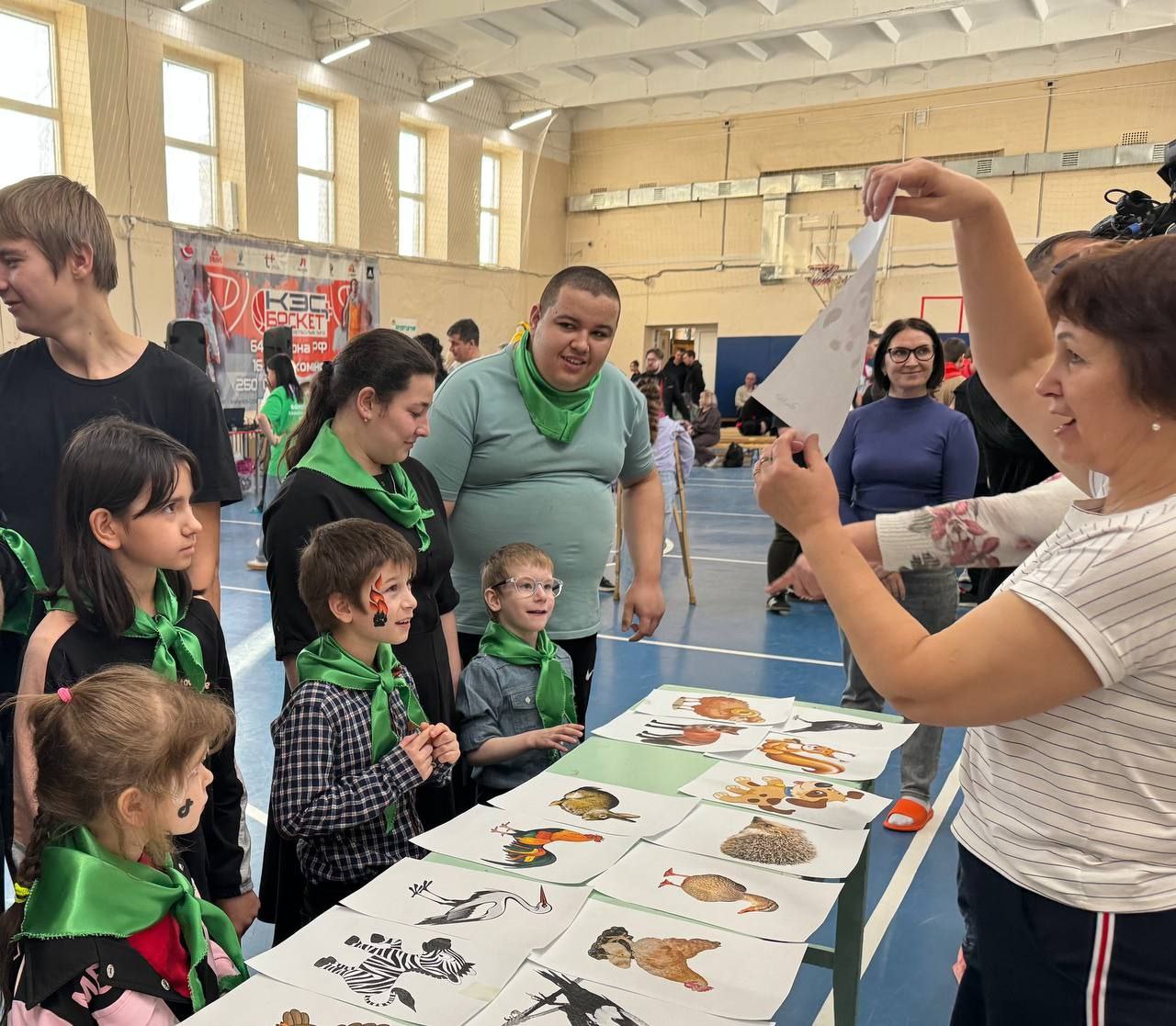 Субботним солнечным днем 22 ноября в зале Забайкальской краевой спортивной школы было много детских хороших эмоций - здесь прошел познавательно-спортивный праздник для детей-инвалидов Черновского района Субботним солнечным днем 22 ноября в зале Забайкальской краевой спортивной школы было много детских хороших эмоций - здесь прошел познавательно-спортивный праздник для детей-инвалидов Черновского района