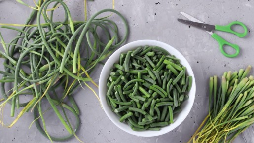 Срезайте стрелки у чеснока и мигом на кухню: приготовите настоящий шедевр