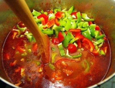 Сочный овощной гуляш: легкий рецепт, который нравится всем