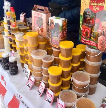 Итоги ярмарки. На универсальной ярмарке выходного дня, которая прошла в минувшую субботу в поселке ГРЭС на улице Строителей, было реализовано 2, 9 т. мяса, 10 кг. сала, 1150 кг. рыбы, 70 кг. меда, 1350 кг. фруктов, 100 кг.... Итоги ярмарки. На универсальной ярмарке выходного дня, которая прошла в минувшую субботу в поселке ГРЭС на улице Строителей, было реализовано 2, 9 т. мяса, 10 кг. сала, 1150 кг. рыбы, 70 кг. меда, 1350 кг. фруктов, 100 кг....