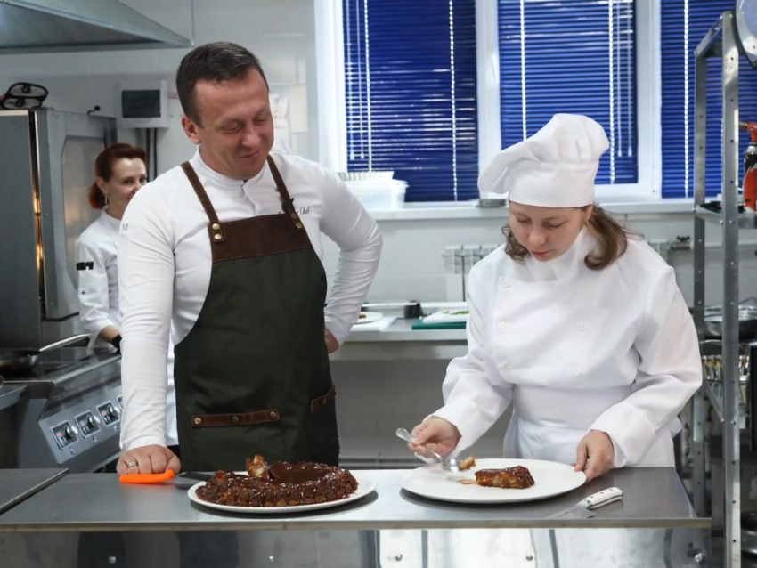 Яблочный пирог с солёной карамелью из поваренной книги декабристов приготовили в Чите