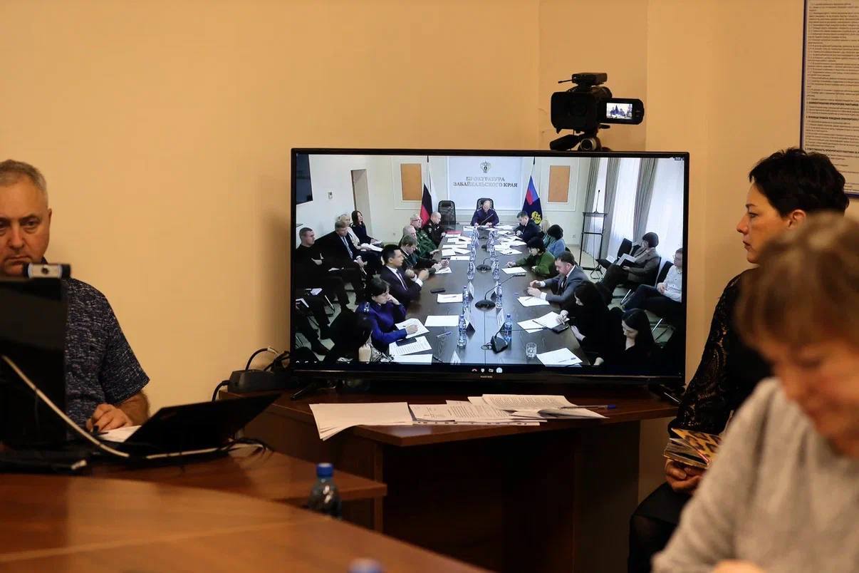 Начальник управления Генпрокуратуры России по ДФО Андрей Мондохонов провел прием граждан в городе Шилке Забайкальского края Начальник управления Генпрокуратуры России по ДФО Андрей Мондохонов провел прием граждан в городе Шилке Забайкальского края