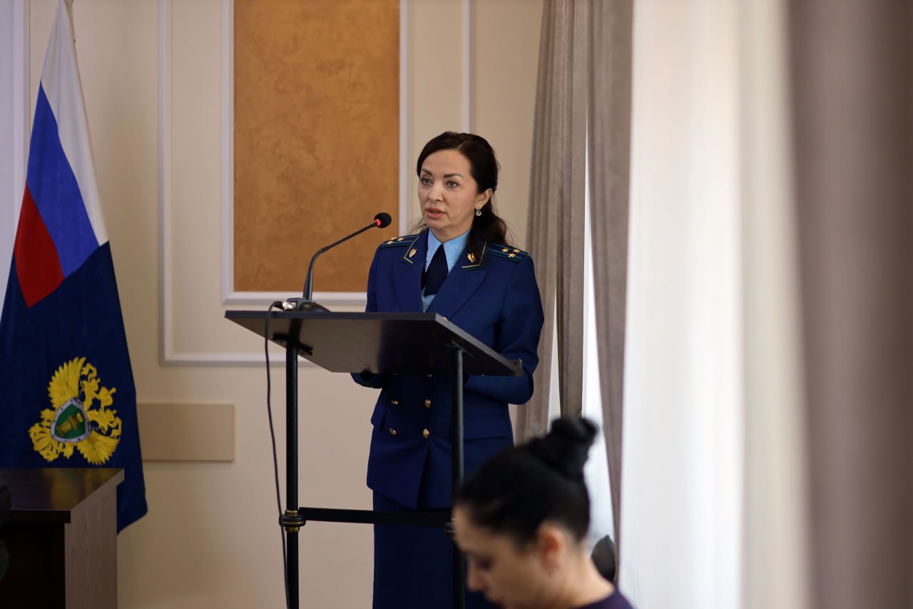 В Чите под председательством первого заместителя прокурора Забайкальского края Станислава Немцова с участием руководителей органов принудительного исполнения, краевых министерств и администрации города Читы проведено... В Чите под председательством первого заместителя прокурора Забайкальского края Станислава Немцова с участием руководителей органов принудительного исполнения, краевых министерств и администрации города Читы проведено...