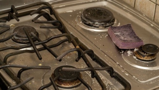 «Комет» — это прошлый век: вот чем отмывают плиту до блеска находчивые хозяйки