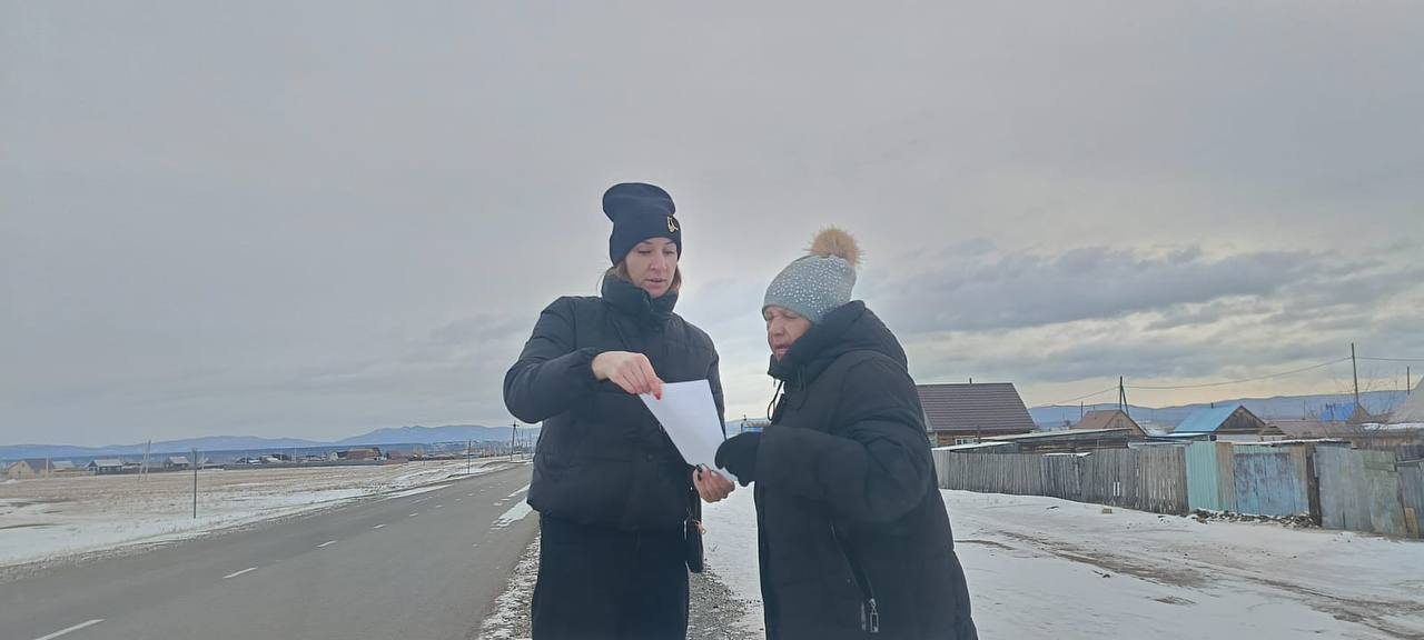 Специалистами управления ГОиЧС проведен очередной подворовый обход по Черновскому району по вопросам соблюдения правил пожарной безопасности, безопасности на льду и уборке мусора