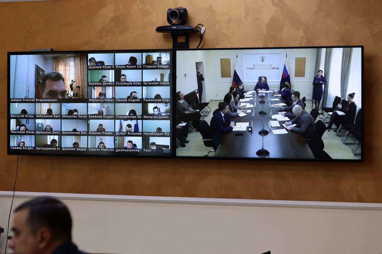 В Чите под председательством первого заместителя прокурора Забайкальского края Станислава Немцова с участием руководителей органов принудительного исполнения, краевых министерств и администрации города Читы проведено... В Чите под председательством первого заместителя прокурора Забайкальского края Станислава Немцова с участием руководителей органов принудительного исполнения, краевых министерств и администрации города Читы проведено...