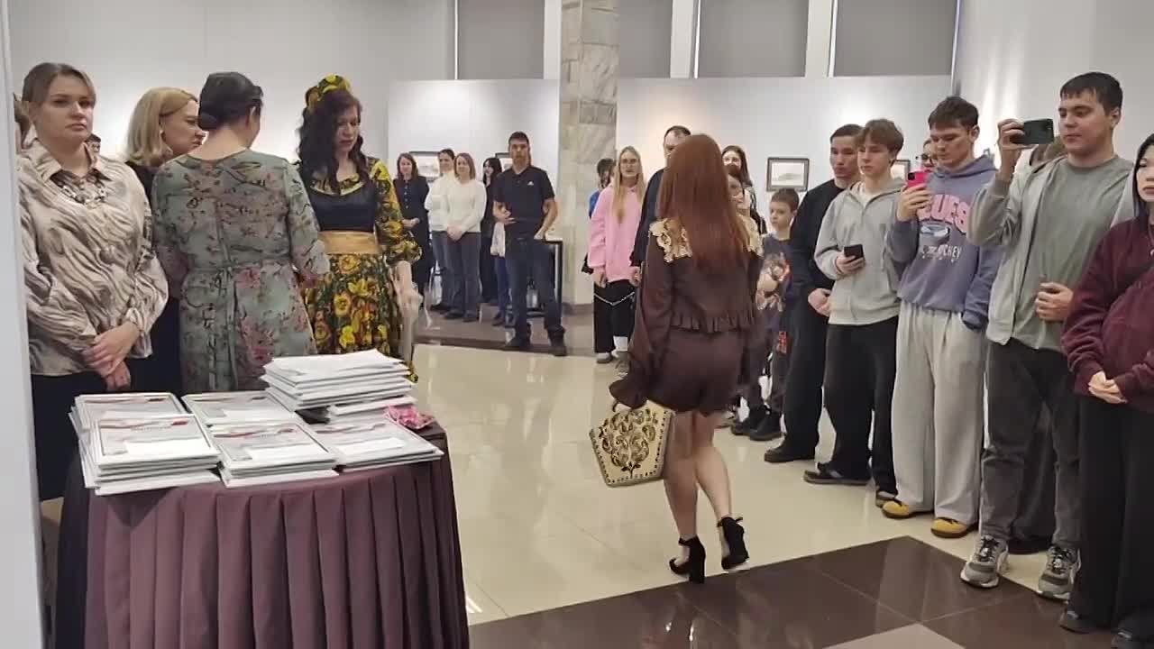 В Забайкальском художественном музее идет показ мод «Русский народный стиль»