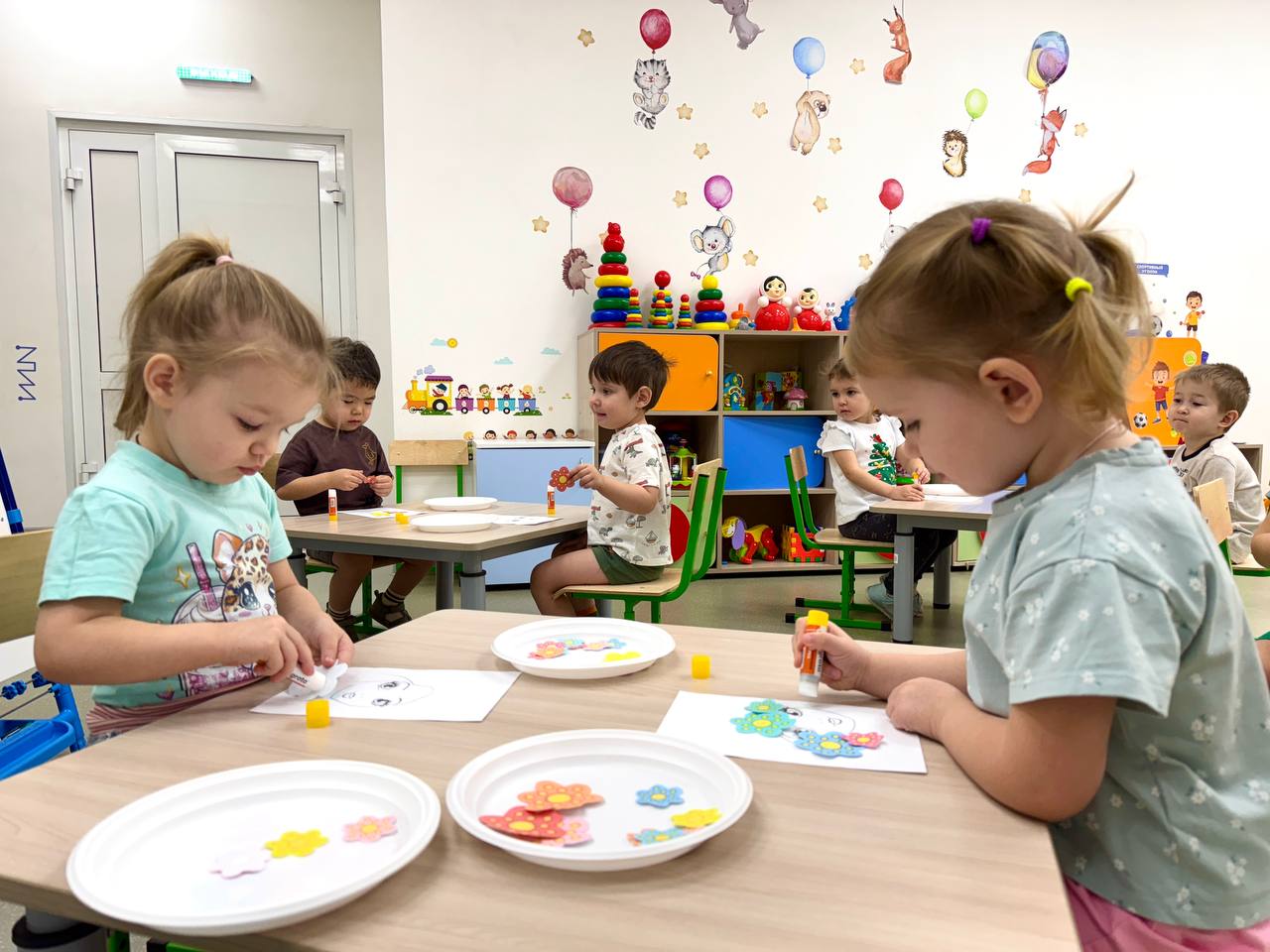 Малыши из детского сада «Солнечный» подготовили открытки ко Дню матери Малыши из детского сада «Солнечный» подготовили открытки ко Дню матери