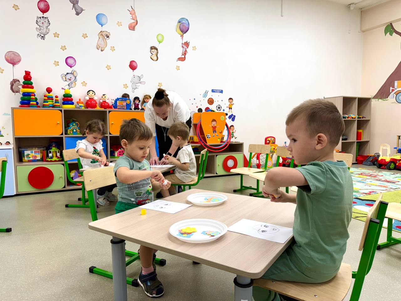 Малыши из детского сада «Солнечный» подготовили открытки ко Дню матери Малыши из детского сада «Солнечный» подготовили открытки ко Дню матери