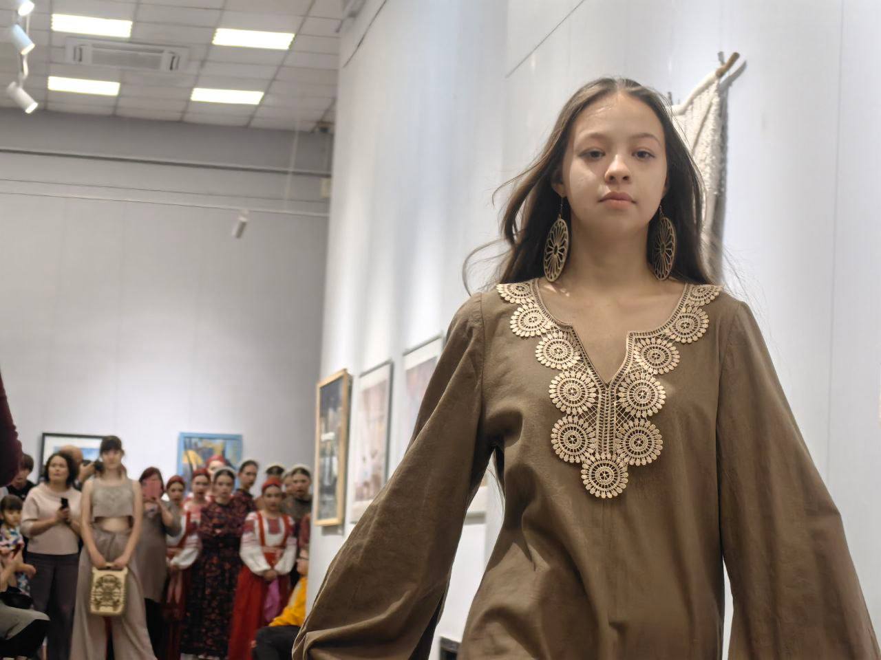 В Забайкальском художественном музее идет показ мод «Русский народный стиль» В Забайкальском художественном музее идет показ мод «Русский народный стиль»