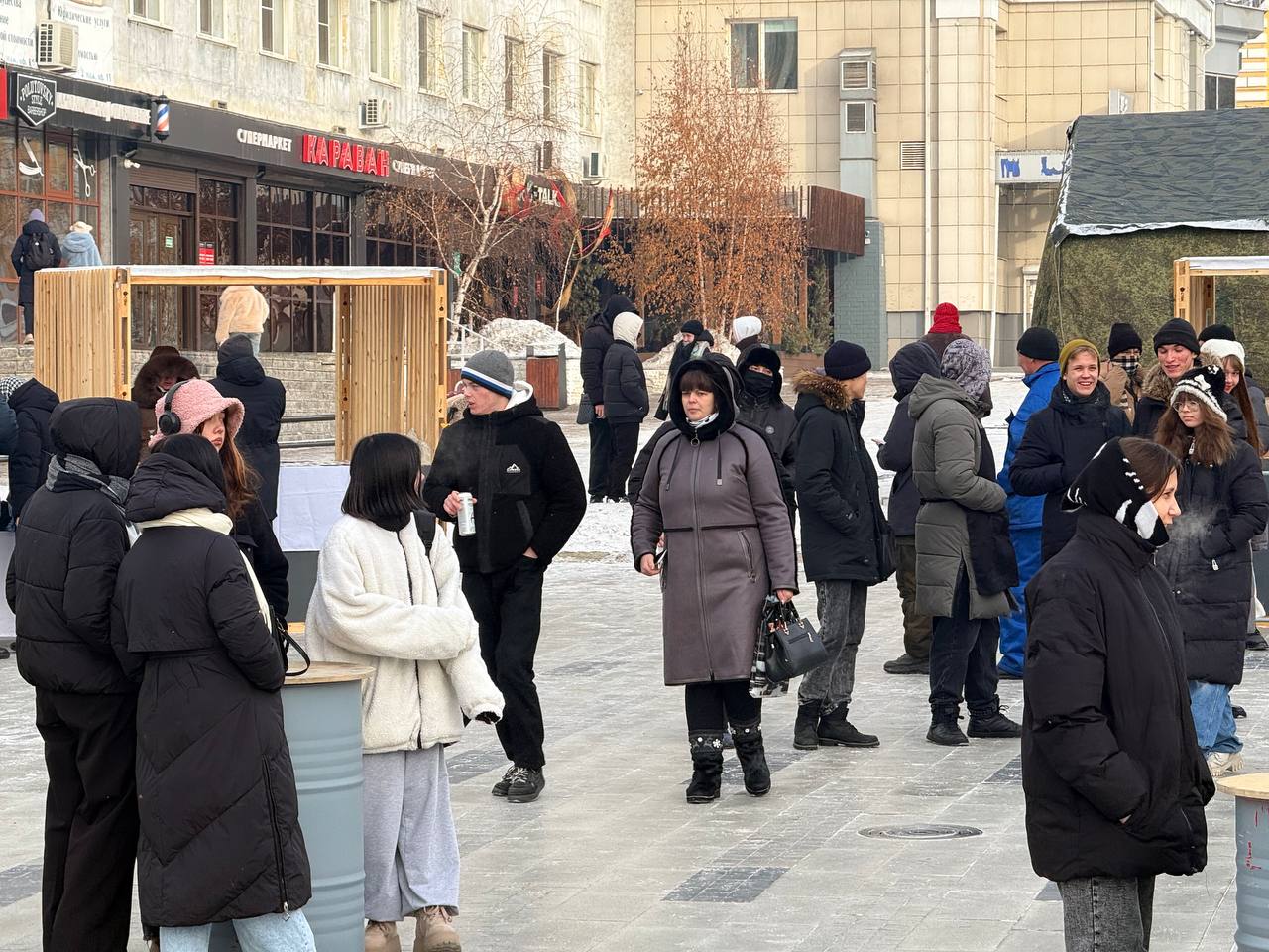 Русский форум: Забайкальцы и гости региона десятками приходят на театральную площадь за щами, кашей и блинами Русский форум: Забайкальцы и гости региона десятками приходят на театральную площадь за щами, кашей и блинами