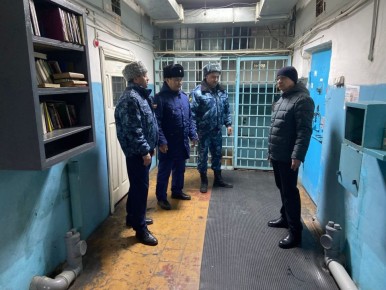 Старший помощник прокурора Забайкальского края по надзору за законностью исполнения уголовных наказаний Болот Дашинимаев совместно с главным консультантом отдела аппарата Уполномоченного по правам человека в Забайкальском...