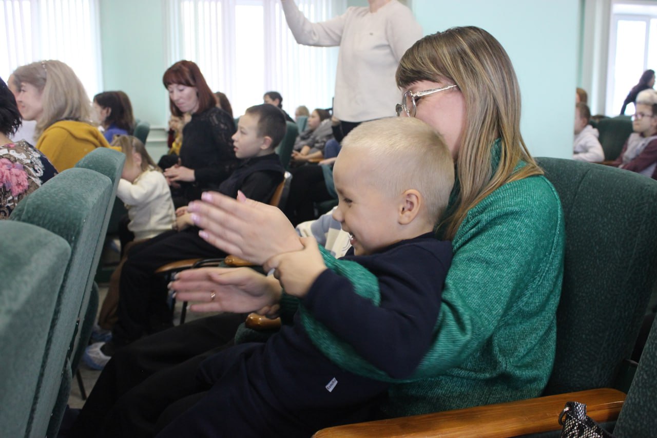 В Министерстве соцзащиты Забайкалья отметили День матери трогательным концертом и награждением