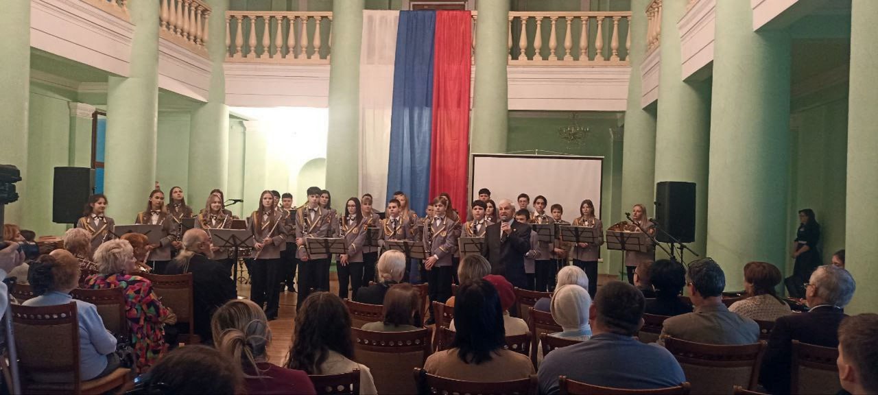 Председатель общественной организации ветеранов и пенсионеров прокуратуры Забайкальского края Валерий Попов по приглашению организаторов принял участие в поэтическом фестивале «Муза Новороссии», состоявшимся в минувшие... Председатель общественной организации ветеранов и пенсионеров прокуратуры Забайкальского края Валерий Попов по приглашению организаторов принял участие в поэтическом фестивале «Муза Новороссии», состоявшимся в минувшие...