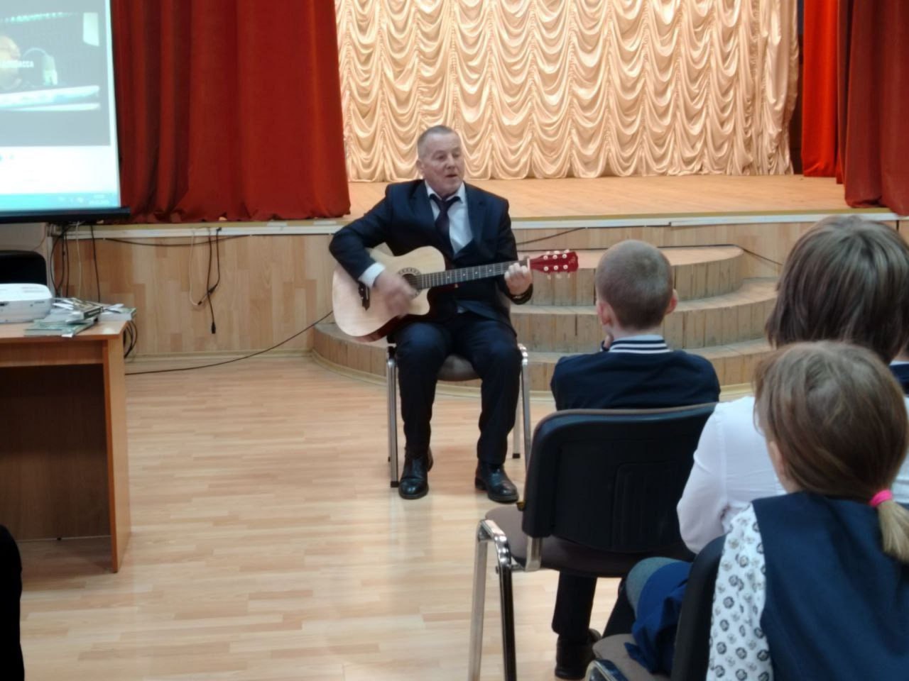 Вчера в рамках работы по государственно-патриотическому воспитанию и правовому просвещению председатель Совета общественной организации ветеранов и пенсионеров прокуратуры Забайкальского края Валерий Попов совместно с... Вчера в рамках работы по государственно-патриотическому воспитанию и правовому просвещению председатель Совета общественной организации ветеранов и пенсионеров прокуратуры Забайкальского края Валерий Попов совместно с...