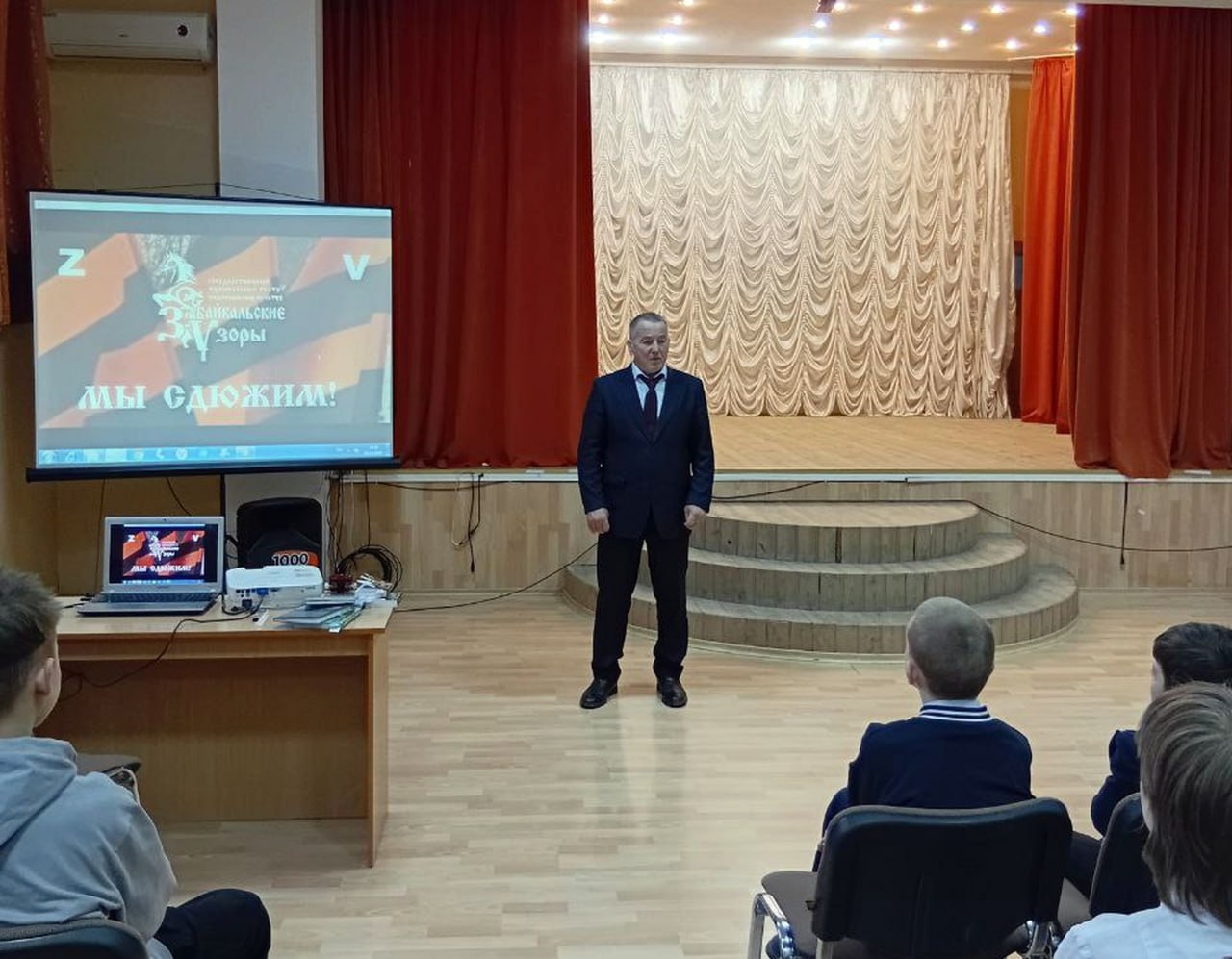 Вчера в рамках работы по государственно-патриотическому воспитанию и правовому просвещению председатель Совета общественной организации ветеранов и пенсионеров прокуратуры Забайкальского края Валерий Попов совместно с... Вчера в рамках работы по государственно-патриотическому воспитанию и правовому просвещению председатель Совета общественной организации ветеранов и пенсионеров прокуратуры Забайкальского края Валерий Попов совместно с...