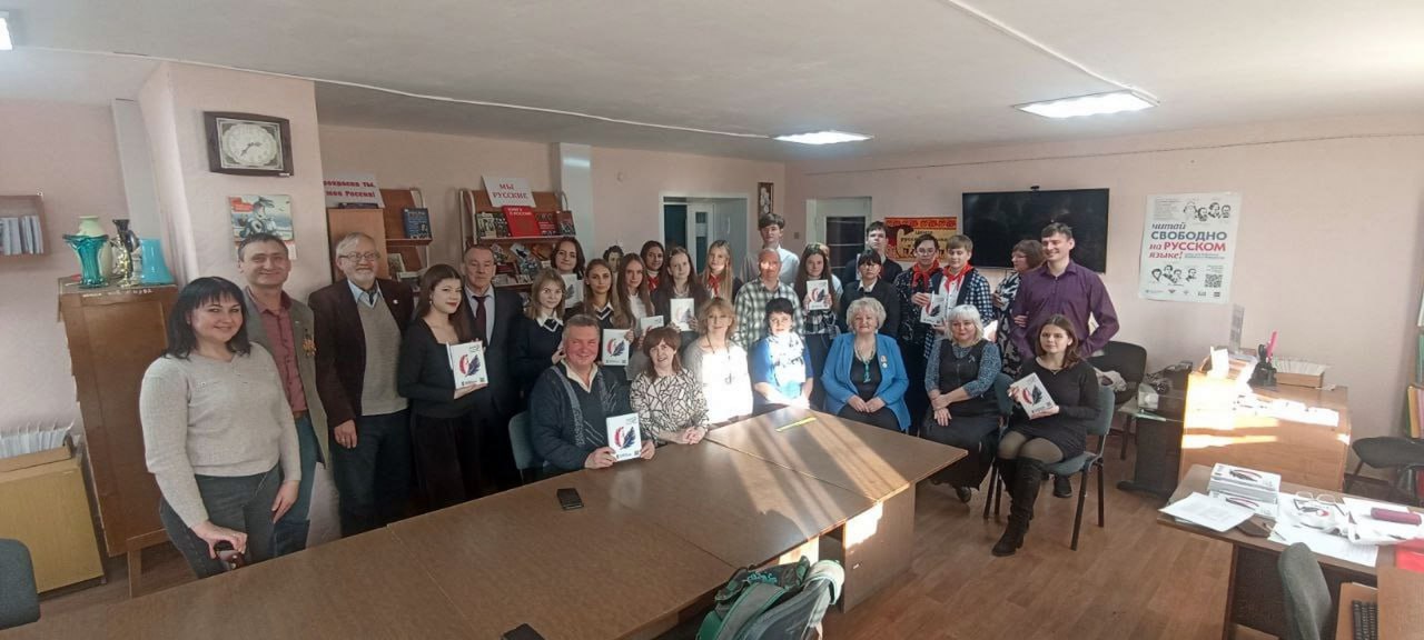 Председатель общественной организации ветеранов и пенсионеров прокуратуры Забайкальского края Валерий Попов по приглашению организаторов принял участие в поэтическом фестивале «Муза Новороссии», состоявшимся в минувшие... Председатель общественной организации ветеранов и пенсионеров прокуратуры Забайкальского края Валерий Попов по приглашению организаторов принял участие в поэтическом фестивале «Муза Новороссии», состоявшимся в минувшие...