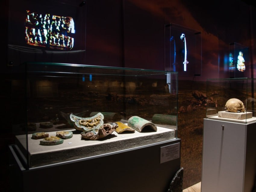 Экспонаты бронзового века и 3D-модели памятников