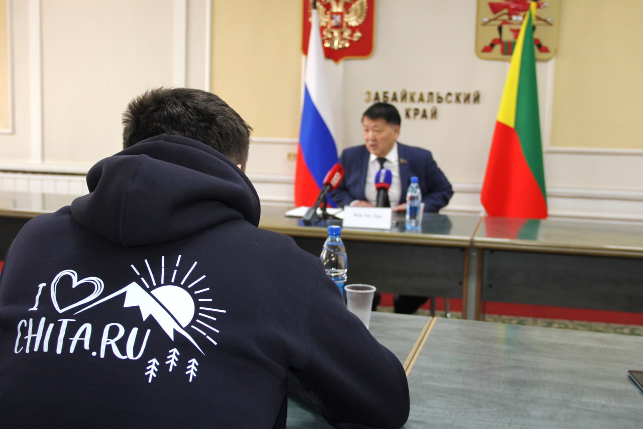 25 лет — 25 побед. Поздравляем ИА «Чита.ру» с юбилеем! Постоянные чемпионы ежегодного конкурса «Парламентский журналист» (за те же, кстати, 25 лет его существования) победили в разных номинациях более 30 раз и положили в... 25 лет — 25 побед. Поздравляем ИА «Чита.ру» с юбилеем! Постоянные чемпионы ежегодного конкурса «Парламентский журналист» (за те же, кстати, 25 лет его существования) победили в разных номинациях более 30 раз и положили в...