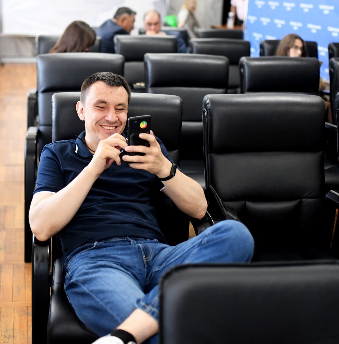 25 лет — 25 побед. Поздравляем ИА «Чита.ру» с юбилеем! Постоянные чемпионы ежегодного конкурса «Парламентский журналист» (за те же, кстати, 25 лет его существования) победили в разных номинациях более 30 раз и положили в... 25 лет — 25 побед. Поздравляем ИА «Чита.ру» с юбилеем! Постоянные чемпионы ежегодного конкурса «Парламентский журналист» (за те же, кстати, 25 лет его существования) победили в разных номинациях более 30 раз и положили в...