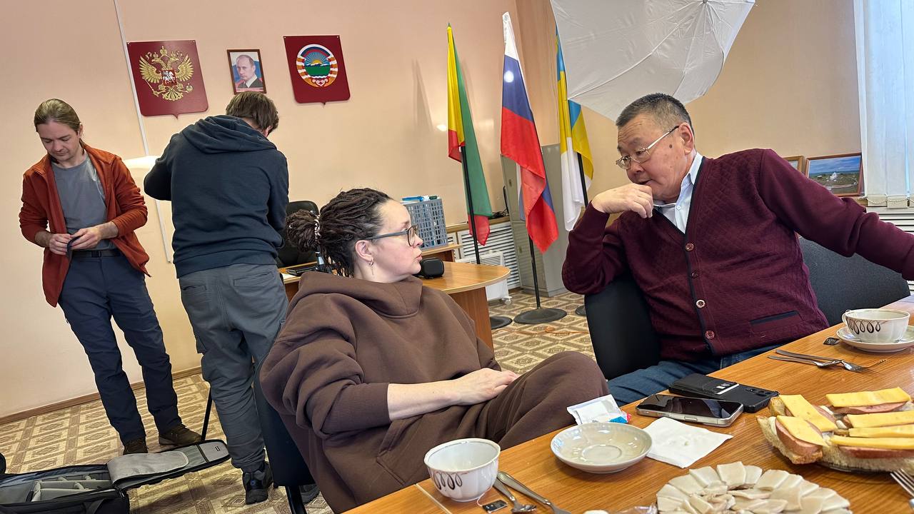 25 лет — 25 побед. Поздравляем ИА «Чита.ру» с юбилеем! Постоянные чемпионы ежегодного конкурса «Парламентский журналист» (за те же, кстати, 25 лет его существования) победили в разных номинациях более 30 раз и положили в... 25 лет — 25 побед. Поздравляем ИА «Чита.ру» с юбилеем! Постоянные чемпионы ежегодного конкурса «Парламентский журналист» (за те же, кстати, 25 лет его существования) победили в разных номинациях более 30 раз и положили в...