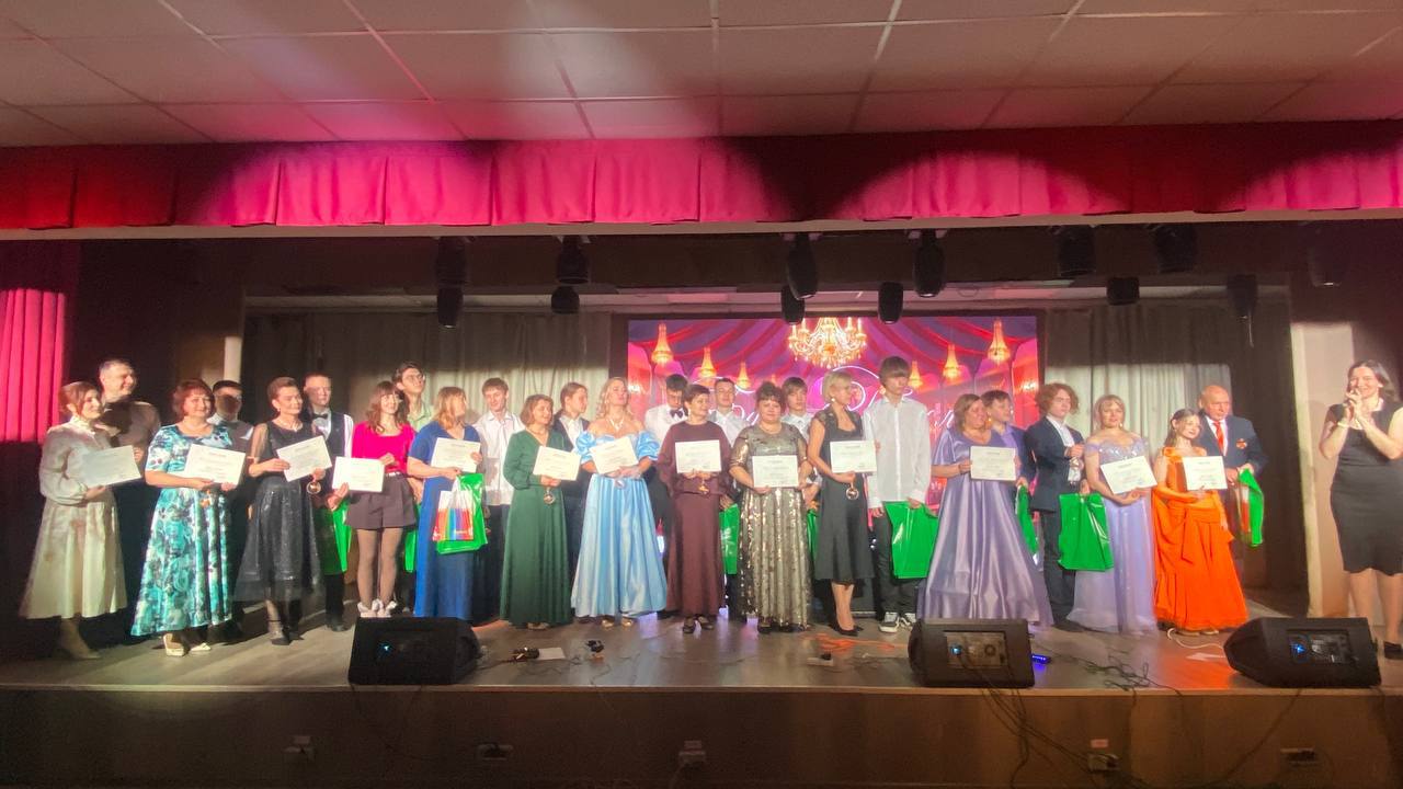 При поддержки администрации Центрального района в стенах школы №55 прошел уже традиционный Бал Поколений школ Центрального района который собрал вместе 15 команд – настоящих ценителей красоты, грации и семейных ценностей При поддержки администрации Центрального района в стенах школы №55 прошел уже традиционный Бал Поколений школ Центрального района который собрал вместе 15 команд – настоящих ценителей красоты, грации и семейных ценностей