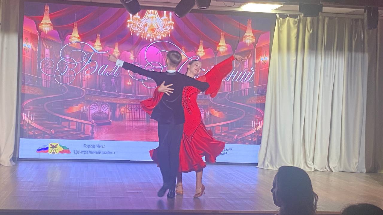 При поддержки администрации Центрального района в стенах школы №55 прошел уже традиционный Бал Поколений школ Центрального района который собрал вместе 15 команд – настоящих ценителей красоты, грации и семейных ценностей