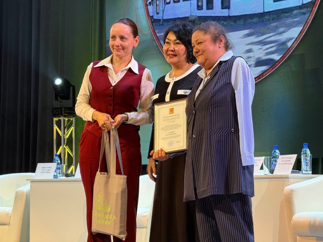 В Забайкалье вручили благодарности губернатора за вклад в сохранение объектов культурного наследия В Забайкалье вручили благодарности губернатора за вклад в сохранение объектов культурного наследия