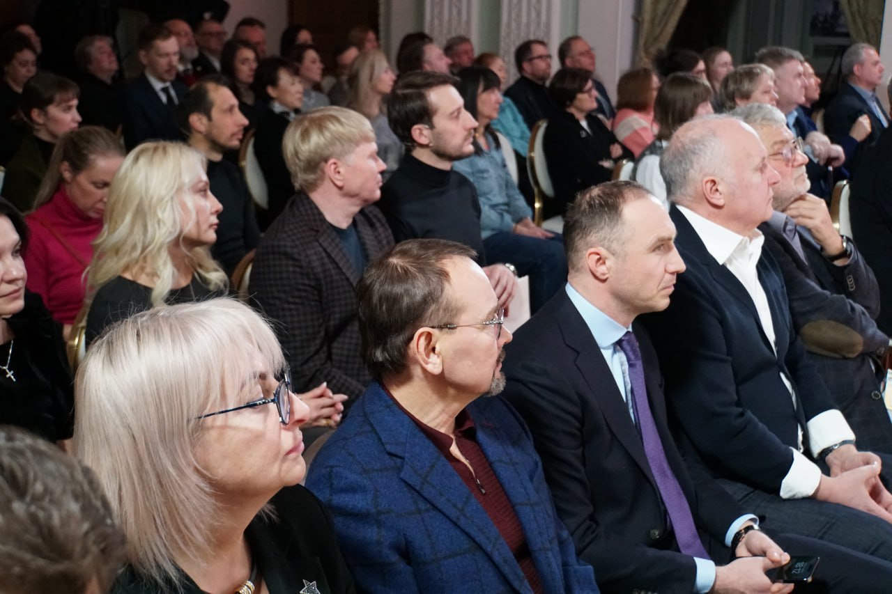 Победители масштабной литературной Премии «Дальний Восток» имени Арсеньева оглашены в Москве Победители масштабной литературной Премии «Дальний Восток» имени Арсеньева оглашены в Москве