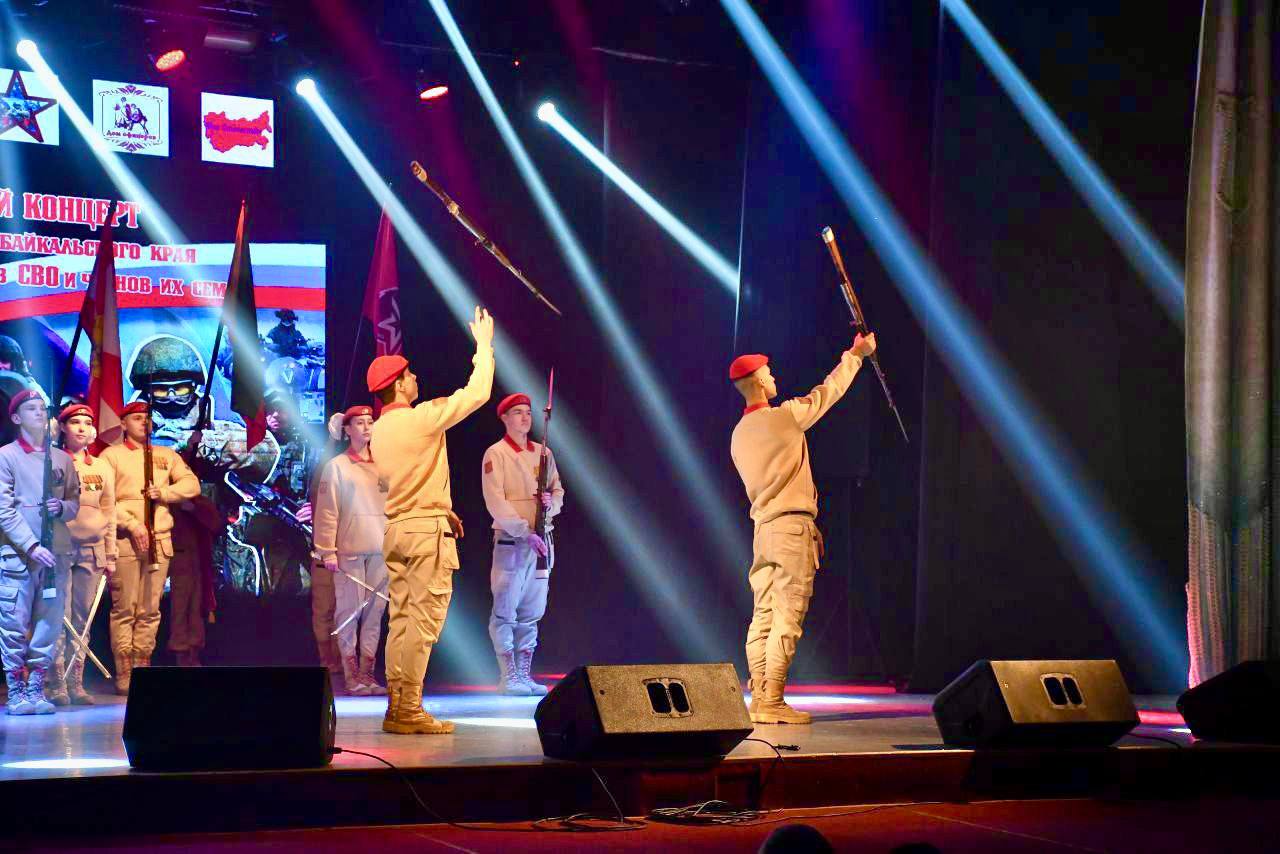 В Большом концертном зале Дома офицеров прошёл благотворительный концерт артистов театра-студии и ансамбля песни и танца в поддержку участников СВО и членов их семей В Большом концертном зале Дома офицеров прошёл благотворительный концерт артистов театра-студии и ансамбля песни и танца в поддержку участников СВО и членов их семей
