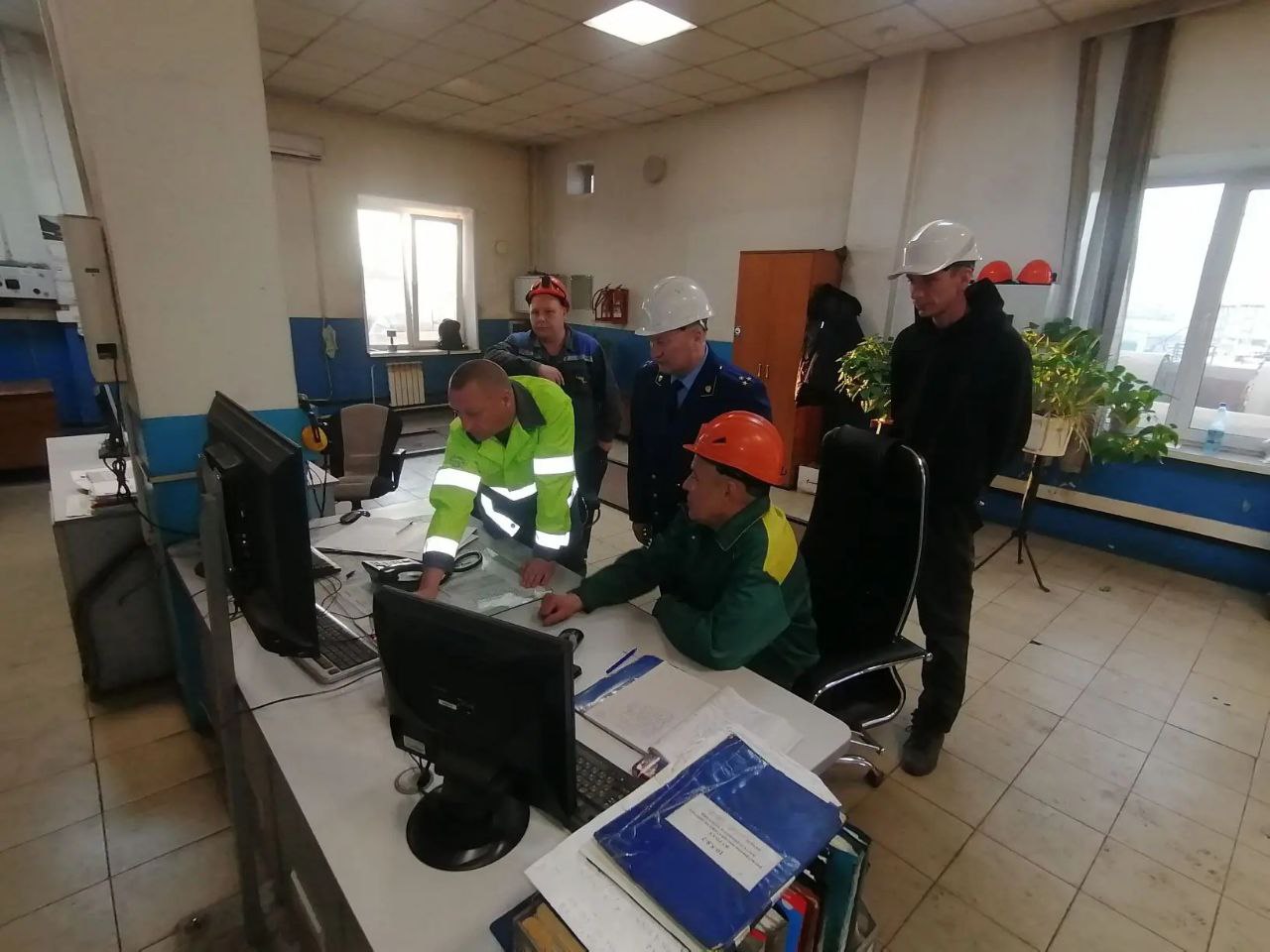 Сегодня 8 декабря 2025 года по инициативе прокурора Ингодинского района Бутылкина Сергея Николаевича прошла важная рабочая встреча на территории ТЭЦ-2 Сегодня 8 декабря 2025 года по инициативе прокурора Ингодинского района Бутылкина Сергея Николаевича прошла важная рабочая встреча на территории ТЭЦ-2