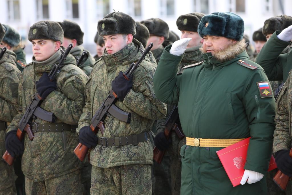 Около 700 курсантов Окружного учебного центра ВВО в Забайкалье приняли военную присягу Около 700 курсантов Окружного учебного центра ВВО в Забайкалье приняли военную присягу