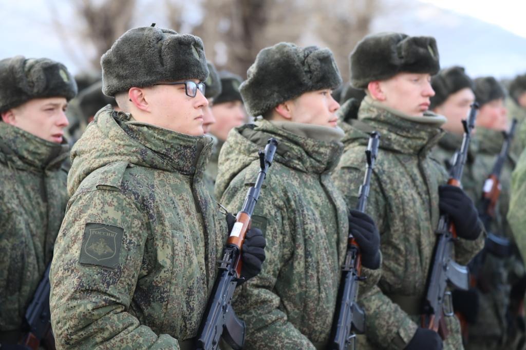 Около 700 курсантов Окружного учебного центра ВВО в Забайкалье приняли военную присягу Около 700 курсантов Окружного учебного центра ВВО в Забайкалье приняли военную присягу