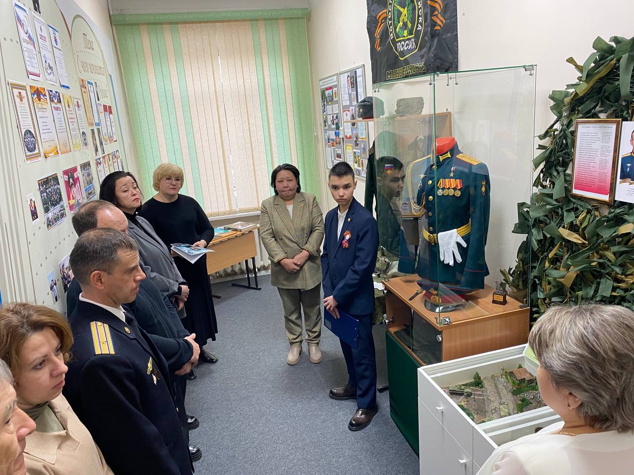 Музейную комнату Героя РФ Егора Секержитского открыли в школе №49 Читы Музейную комнату Героя РФ Егора Секержитского открыли в школе №49 Читы