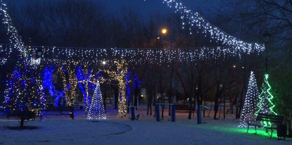 Ёлки, горки, ледяные скульптуры: как украшают Читу к Новому году