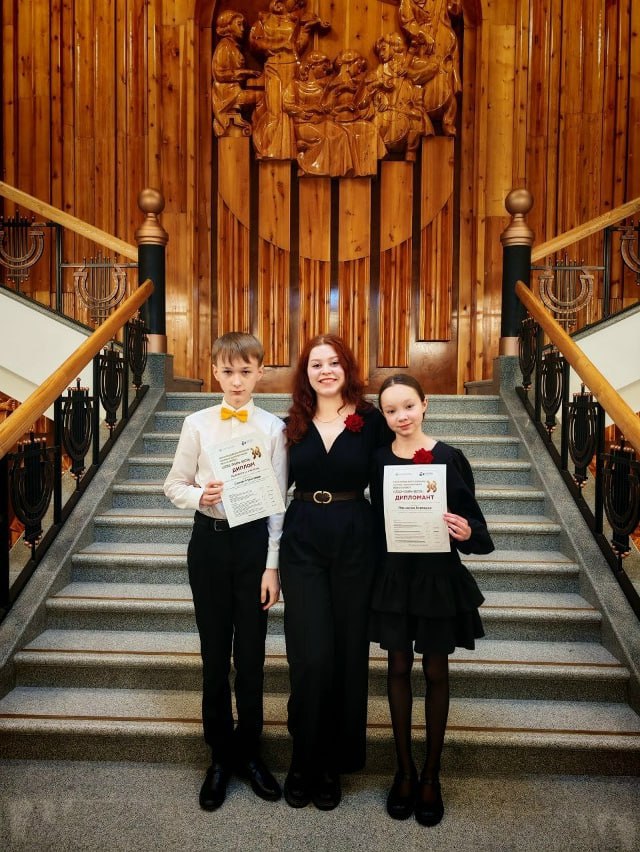 Юный забайкалец завоевал третье место на международном музыкальном конкурсе «Запад, Восток, Сибирь» в Новосибирске Юный забайкалец завоевал третье место на международном музыкальном конкурсе «Запад, Восток, Сибирь» в Новосибирске