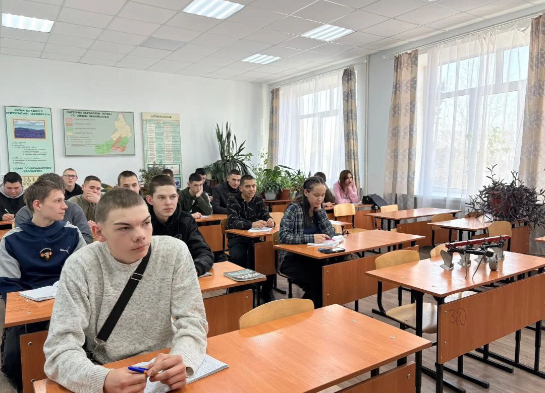 Наталья Викулова посетила Нерчинский аграрный техникум, учебному заведению исполнилось 85 лет Наталья Викулова посетила Нерчинский аграрный техникум, учебному заведению исполнилось 85 лет