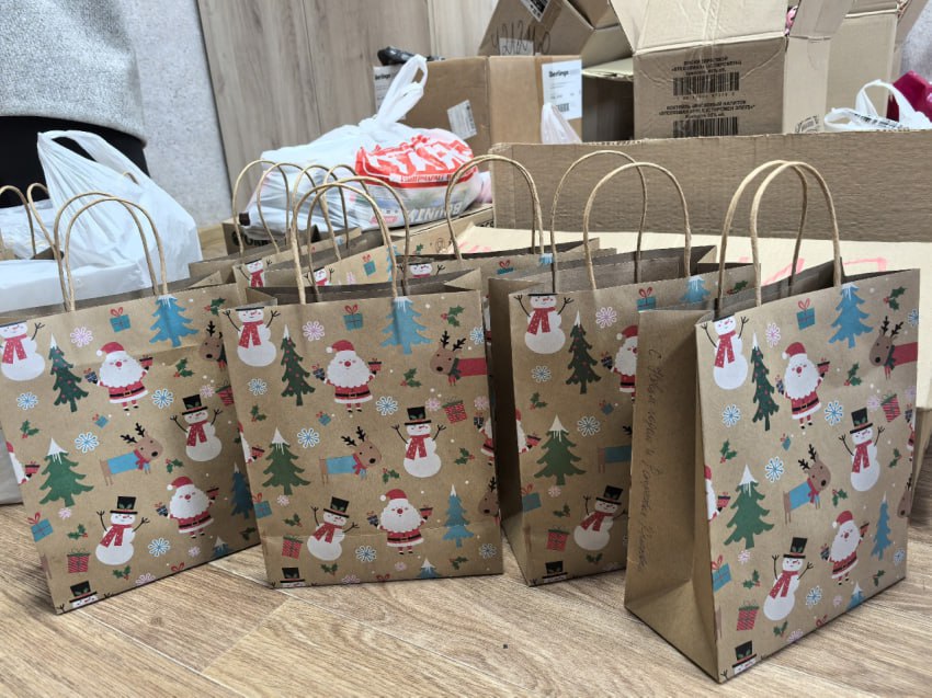 Медакадемия Читы собрала около 20 коробок новогодних подарков для участников СВО Медакадемия Читы собрала около 20 коробок новогодних подарков для участников СВО