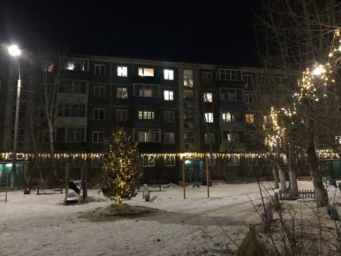 Вот такая новогодняя красота появилась на днях во дворе дома N 4 на улице Назара Широких п.КСК