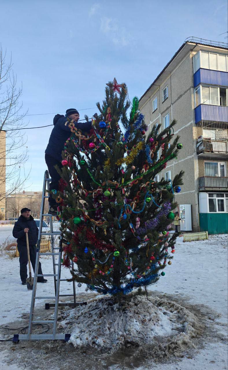 Дома в Чите уже начали украшать Дома в Чите уже начали украшать