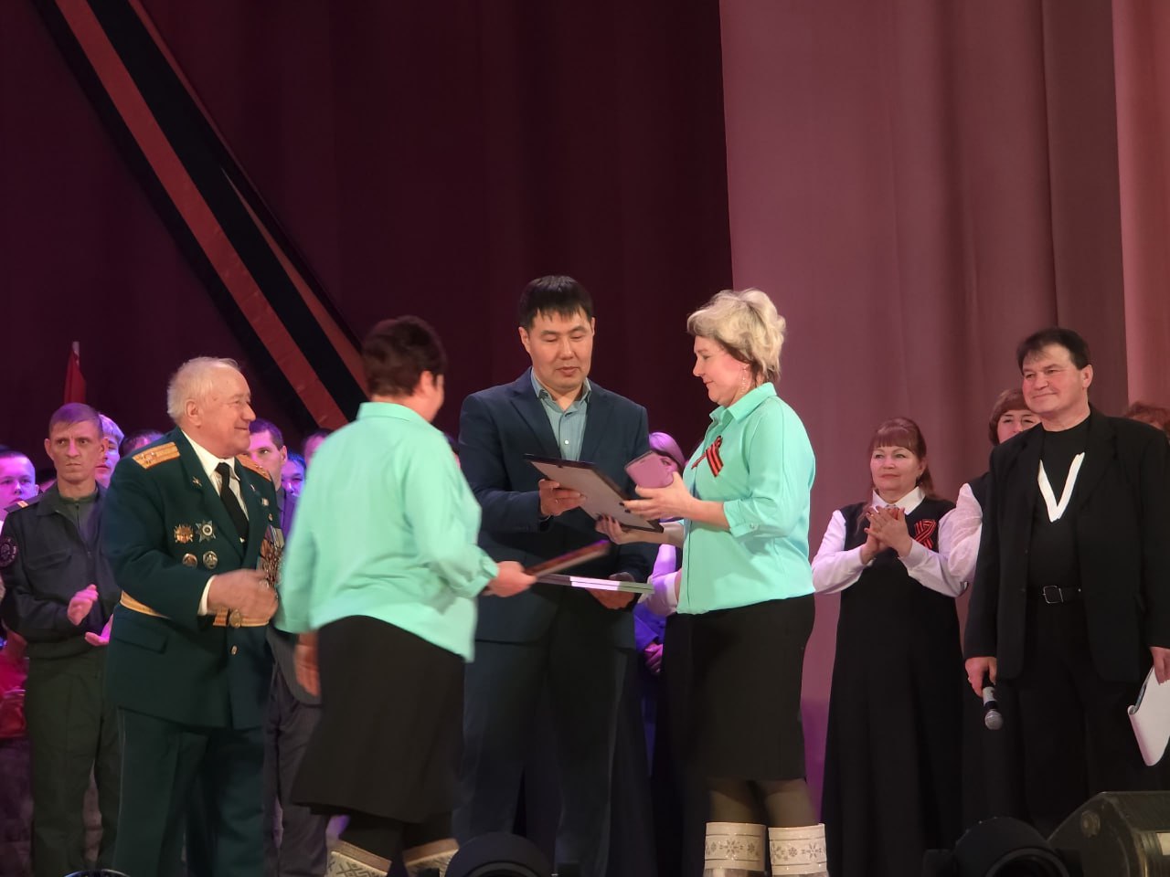 Благотворительный концерт объединил жителей и волонтёров Забайкалья Благотворительный концерт объединил жителей и волонтёров Забайкалья