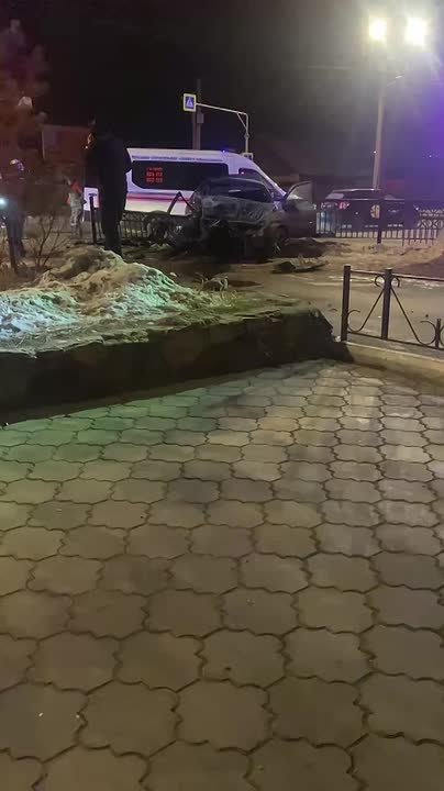 Легковушка влетела в ограждение на Пожарке