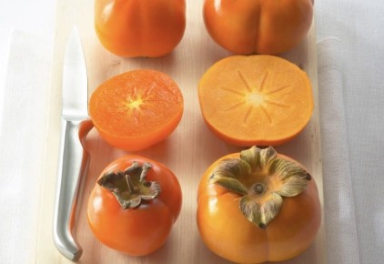 Хурма и Королёк: в чём их отличия и как правильно есть, чтобы избежать неприятного вяжущего вкуса?