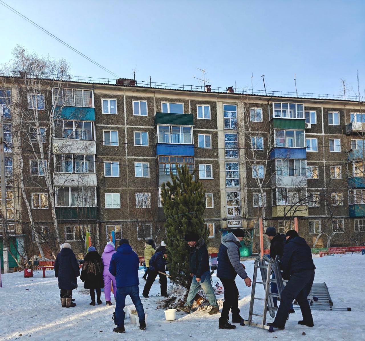 Курс – на праздничное настроение: забайкальцы украшают дворы и общественные территории к Новому Году