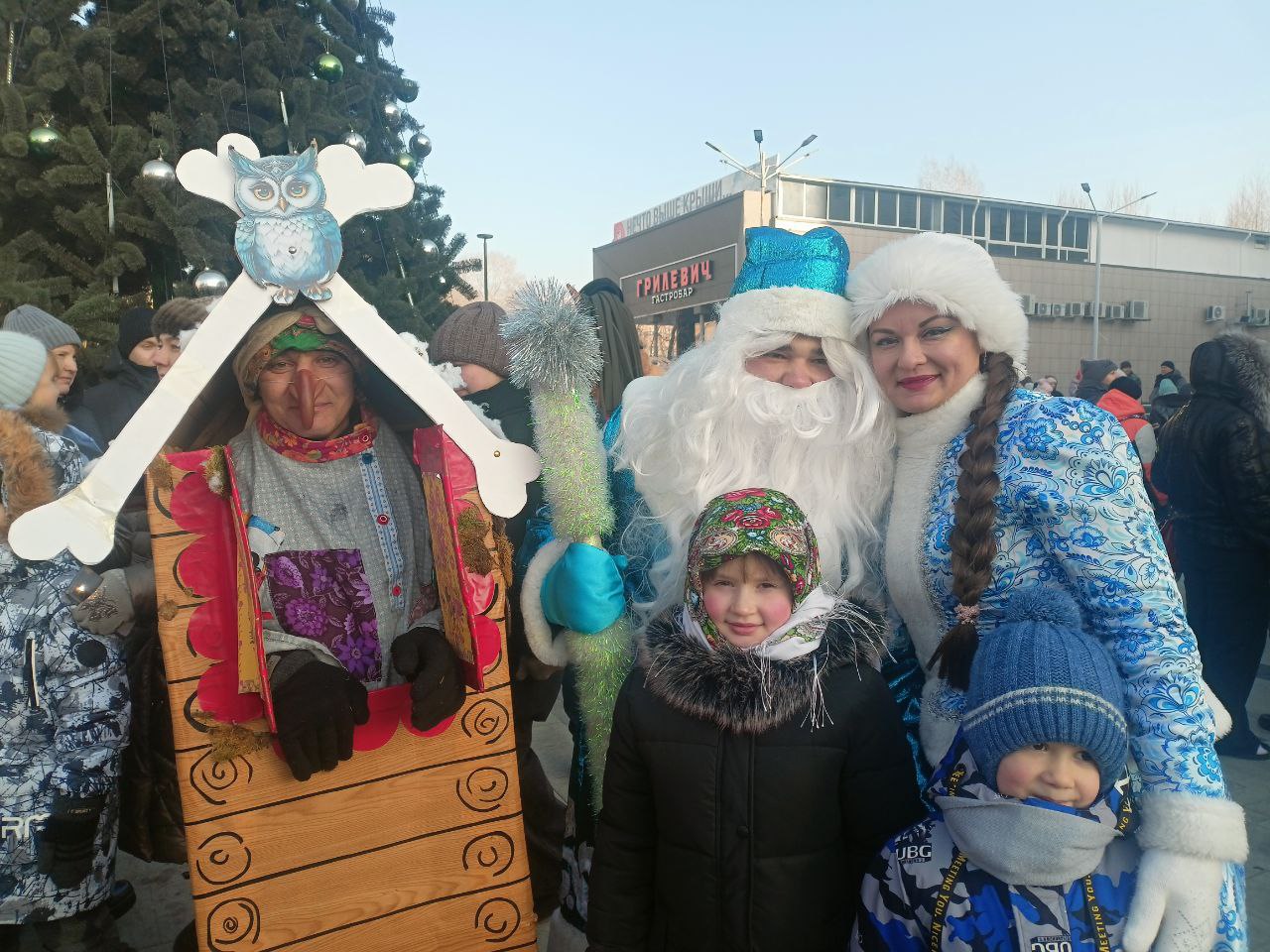 На театральной площади в Чите стартовали «Ёлки Забайкалья» На театральной площади в Чите стартовали «Ёлки Забайкалья»